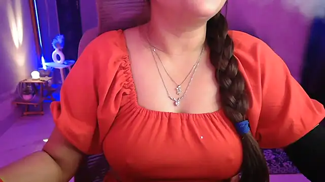 Snapshot of Mitikaa chatting on 11/20/25, 01:44 Mitikaa online show from 11/20/25, 01:44