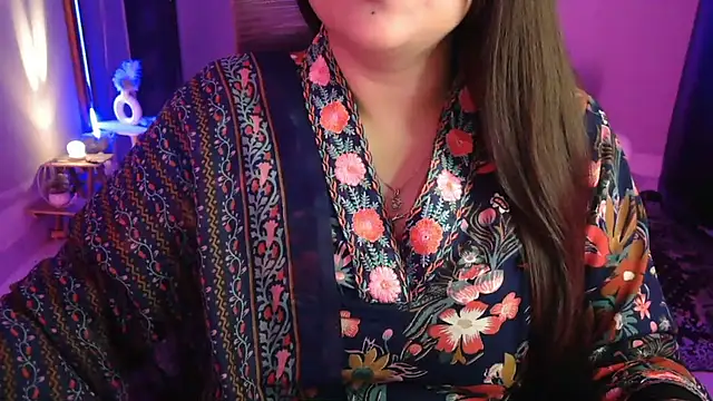 Snapshot of Mitikaa chatting on 11/24/25, 02:17 Mitikaa online show from 11/24/25, 02:17