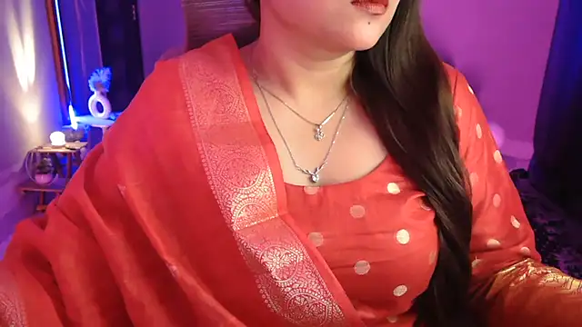 Snapshot of Mitikaa chatting on 11/25/25, 02:17 Mitikaa online show from 11/25/25, 02:17