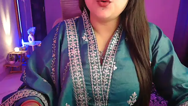 Snapshot of Mitikaa chatting on 12/05/25, 03:20 Mitikaa online show from 12/05/25, 03:20