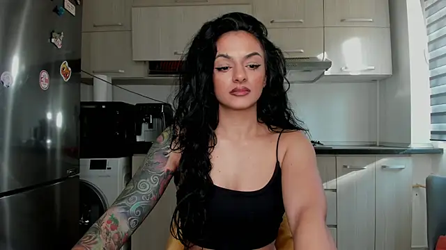 Snapshot of NNNoire chatting on 01/28/25, 08:57 NNNoire online show from 01/28/25, 08:57