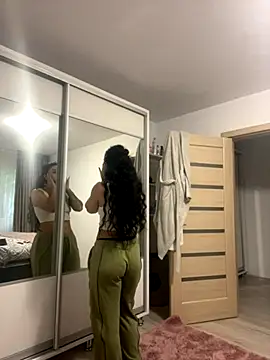 Snapshot of NNNoire chatting on 10/10/25, 10:25 NNNoire online show from 10/10/25, 10:25