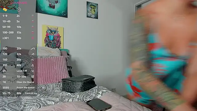 Snapshot of NNNoire chatting on 10/23/25, 12:37 NNNoire online show from 10/23/25, 12:37