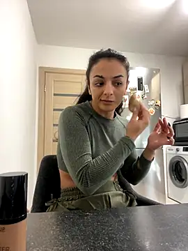 Snapshot of NNNoire chatting on 10/25/25, 08:22 NNNoire online show from 10/25/25, 08:22