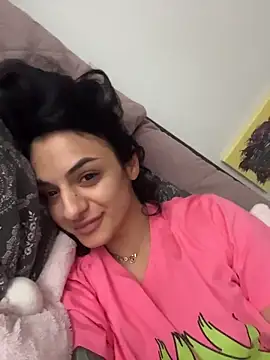 Snapshot of NNNoire chatting on 11/17/25, 12:33 NNNoire online show from 11/17/25, 12:33