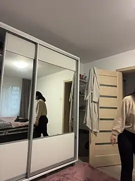 Snapshot of NNNoire chatting on 11/22/25, 08:13 NNNoire online show from 11/22/25, 08:13