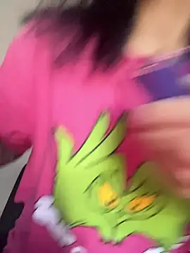 Snapshot of NNNoire chatting on 11/24/25, 11:43 NNNoire online show from 11/24/25, 11:43