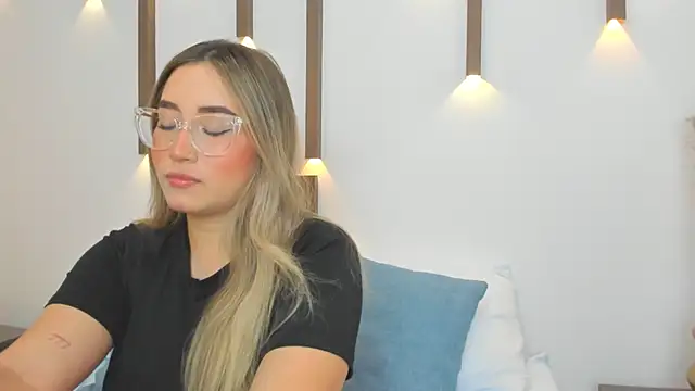 Snapshot of antonella_cutie_ chatting on 03/15/25, 11:51 antonella cutie online show from 03/15/25, 11:51