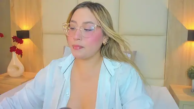 Snapshot of antonella_cutie_ chatting on 04/24/26, 12:18 antonella cutie online show from 04/24/26, 12:18