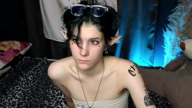 Snapshot of Hyeon_Jin chatting on 01/15/25, 12:41 Hyeon Jin online show from 01/15/25, 12:41