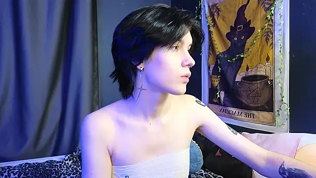 Snapshot of Hyeon_Jin chatting on 02/06/25, 08:34 Hyeon Jin online show from 02/06/25, 08:34