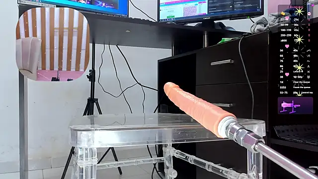 Snapshot of TylerBloom chatting on 02/04/25, 03:04 TylerBloom online show from 02/04/25, 03:04