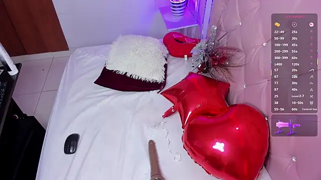 Snapshot of TylerBloom chatting on 02/10/25, 08:53 TylerBloom online show from 02/10/25, 08:53