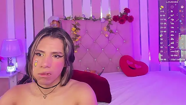 Snapshot of TylerBloom chatting on 09/28/25, 12:21 TylerBloom online show from 09/28/25, 12:21