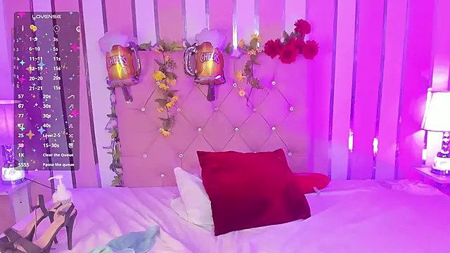 Snapshot of TylerBloom chatting on 09/30/25, 04:56 TylerBloom online show from 09/30/25, 04:56