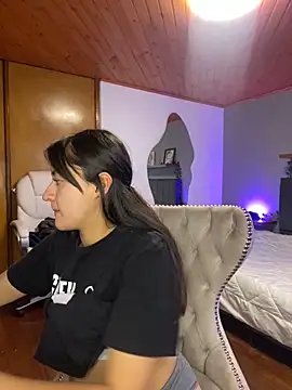 Snapshot of Camila_pinkk chatting on 02/05/25, 04:58 Camila pinkk online show from 02/05/25, 04:58