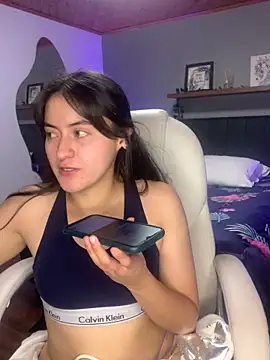 Snapshot of Camila_pinkk chatting on 02/25/25, 03:38 Camila pinkk online show from 02/25/25, 03:38