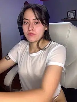 Snapshot of Camila_pinkk chatting on 02/27/25, 04:32 Camila pinkk online show from 02/27/25, 04:32