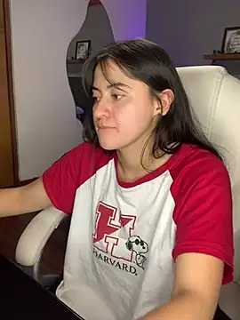 Snapshot of Camila_pinkk chatting on 03/01/25, 08:31 Camila pinkk online show from 03/01/25, 08:31