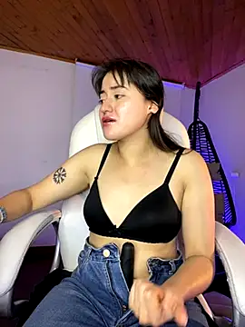 Snapshot of Camila_pinkk chatting on 10/28/25, 04:31 Camila pinkk online show from 10/28/25, 04:31