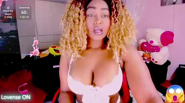 Snapshot of Aliana_Ross chatting on 03/11/25, 08:09 Aliana Ross online show from 03/11/25, 08:09