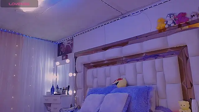 Snapshot of Aliana_Ross chatting on 10/16/25, 08:04 Aliana Ross online show from 10/16/25, 08:04