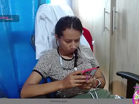 Danielagomez33 online show from 02/25/26, 01:21