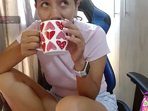 Danielagomez33 online show from 05/23/26, 12:42