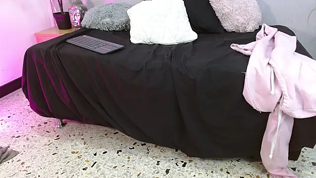 Charlot Vega  online show from 02/26/25, 10:58