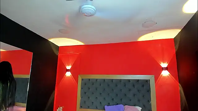 Charlot Vega  online show from 10/29/25, 07:37