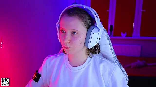 mon lola online show from 11/10/25, 02:49