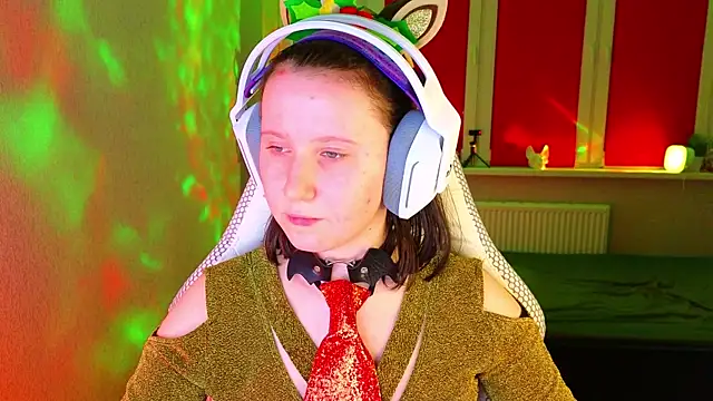 mon lola online show from 12/15/25, 04:55