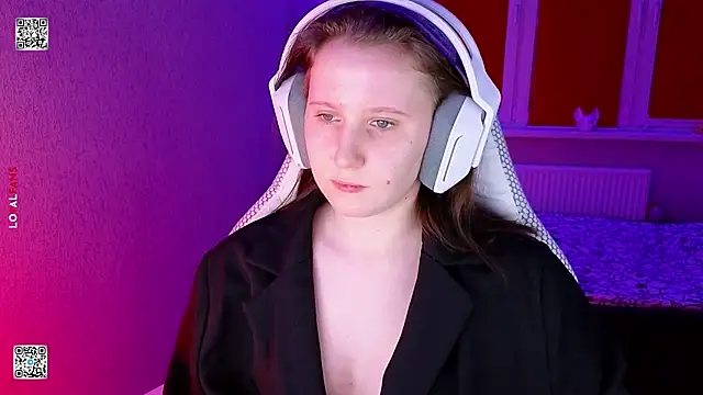 mon lola online show from 04/14/26, 04:13