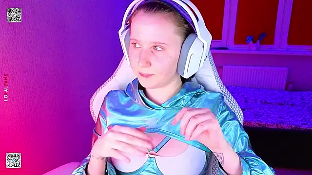 mon lola online show from 04/22/26, 05:03