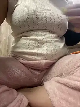 Snapshot of Red-Magic-25 chatting on 02/04/25, 09:07 Red-Magic-25 online show from 02/04/25, 09:07