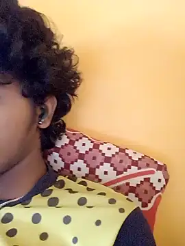 Snapshot of CosmicEmuu chatting on 01/07/25, 06:59 CosmicEmuu online show from 01/07/25, 06:59