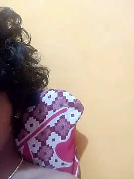 Snapshot of CosmicEmuu chatting on 01/08/25, 05:05 CosmicEmuu online show from 01/08/25, 05:05