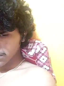 Snapshot of CosmicEmuu chatting on 01/12/25, 01:48 CosmicEmuu online show from 01/12/25, 01:48