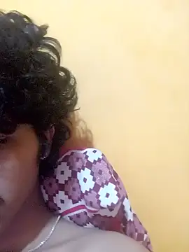 Snapshot of CosmicEmuu chatting on 01/12/25, 07:31 CosmicEmuu online show from 01/12/25, 07:31