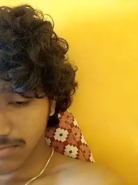 Snapshot of CosmicEmuu chatting on 01/19/25, 05:48 CosmicEmuu online show from 01/19/25, 05:48