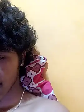 Snapshot of CosmicEmuu chatting on 01/28/25, 01:38 CosmicEmuu online show from 01/28/25, 01:38