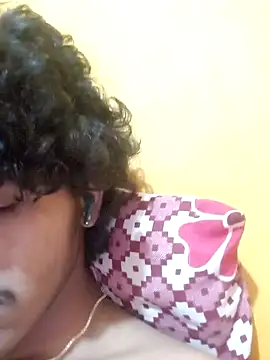 Snapshot of CosmicEmuu chatting on 02/03/25, 06:17 CosmicEmuu online show from 02/03/25, 06:17