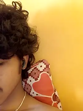 Snapshot of CosmicEmuu chatting on 02/14/25, 05:51 CosmicEmuu online show from 02/14/25, 05:51