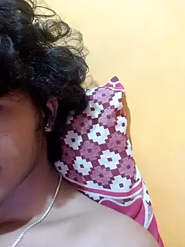 Snapshot of CosmicEmuu chatting on 02/27/25, 07:58 CosmicEmuu online show from 02/27/25, 07:58