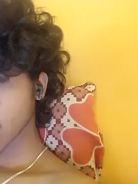 Snapshot of CosmicEmuu chatting on 03/15/25, 11:51 CosmicEmuu online show from 03/15/25, 11:51