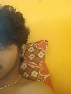 Snapshot of CosmicEmuu chatting on 09/27/25, 04:50 CosmicEmuu online show from 09/27/25, 04:50