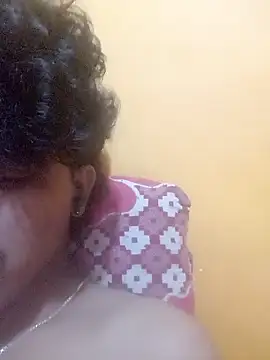 Snapshot of CosmicEmuu chatting on 10/14/25, 02:07 CosmicEmuu online show from 10/14/25, 02:07