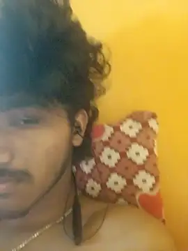 Snapshot of CosmicEmuu chatting on 11/16/25, 10:54 CosmicEmuu online show from 11/16/25, 10:54