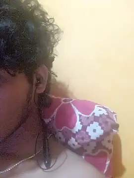 Snapshot of CosmicEmuu chatting on 02/26/26, 07:13 CosmicEmuu online show from 02/26/26, 07:13