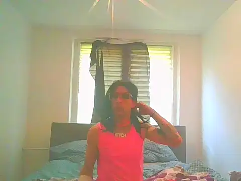 Snapshot of TamaraHardy chatting on 12/16/25, 09:25 TamaraHardy online show from 12/16/25, 09:25